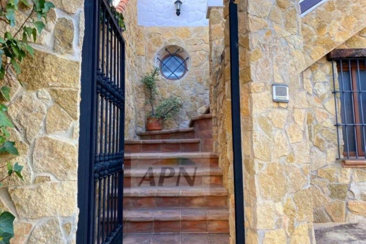 Продажа отдельного шале в , Алора photo 3