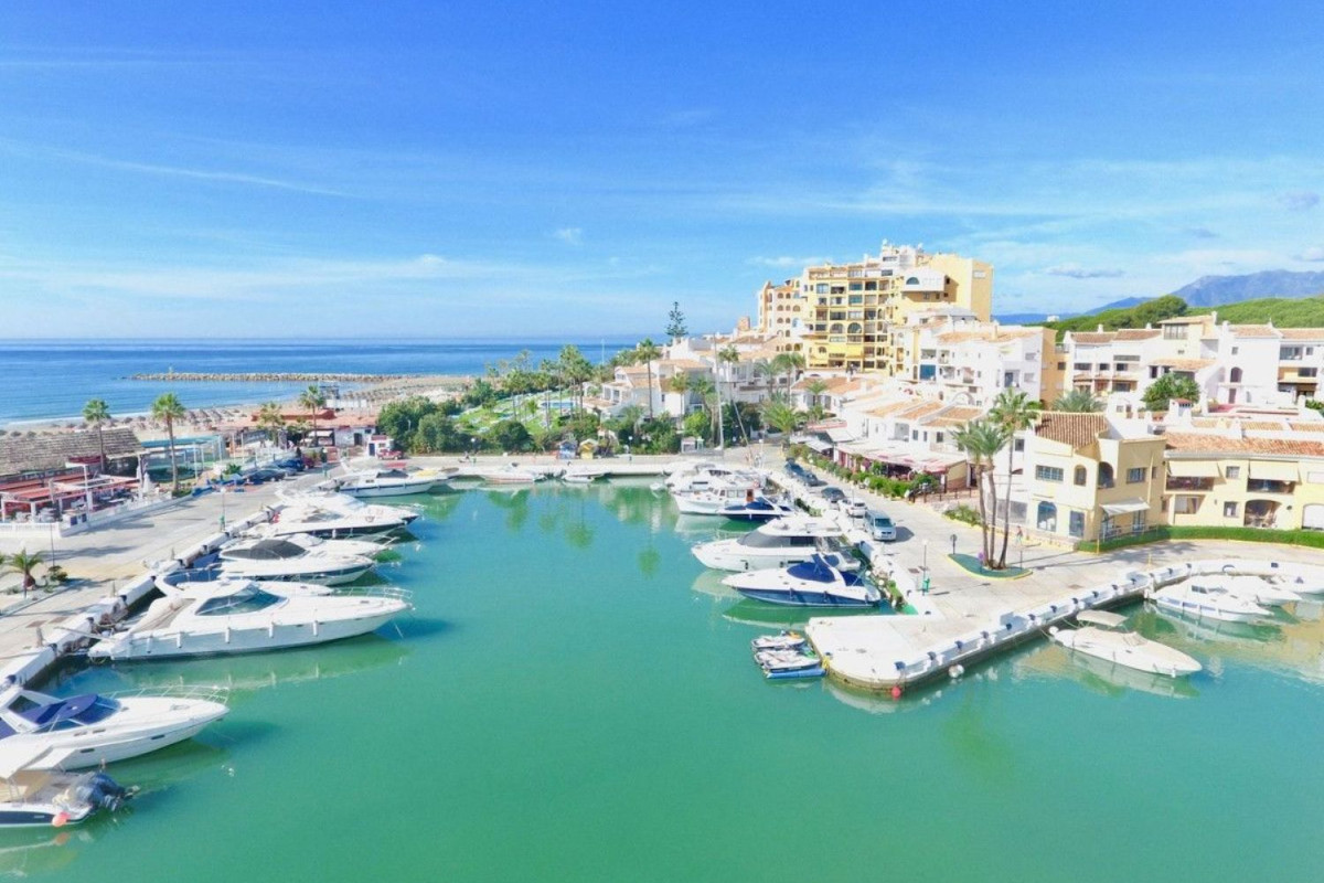 Sale of apartment in Urbanización Cabopino, Marbella
photo 1