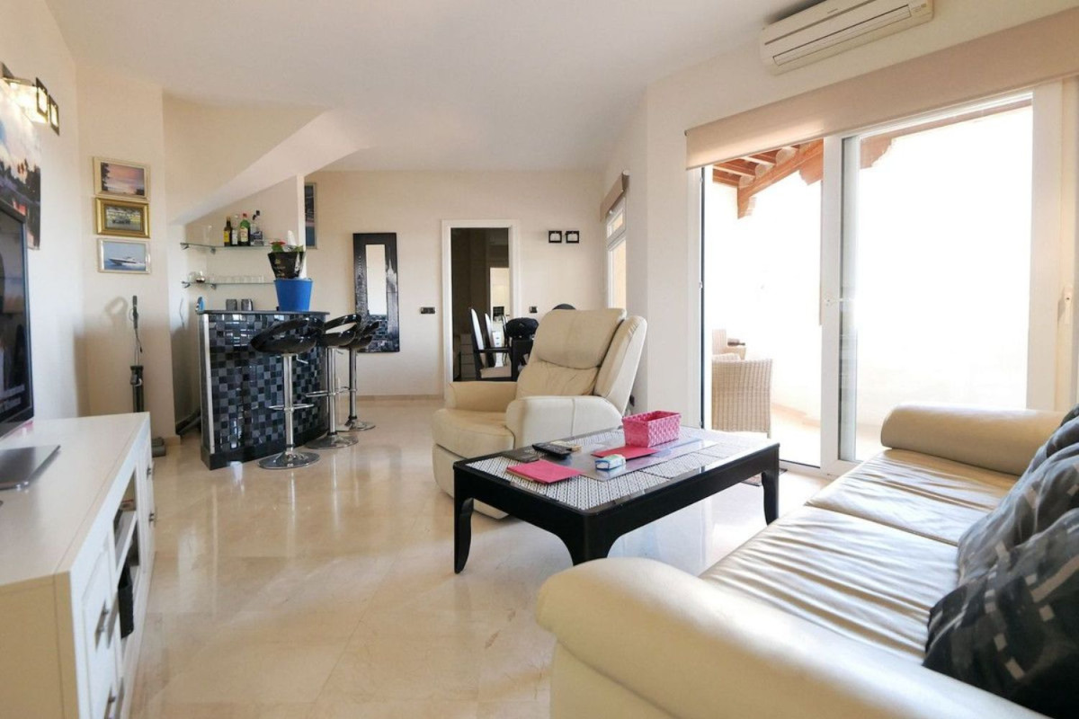 Sale of apartment in Urbanización Cabopino, Marbella
photo 2