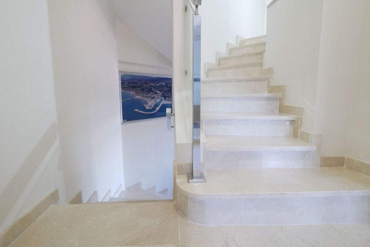Sale of apartment in Urbanización Cabopino, Marbella
photo 4