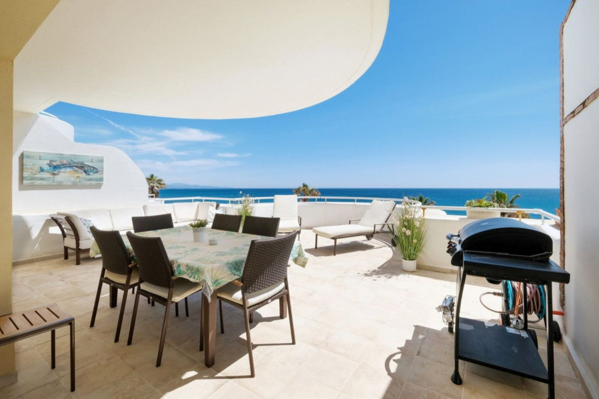 Duplex sale in Carretera Nacional N-340, Estepona photo 2