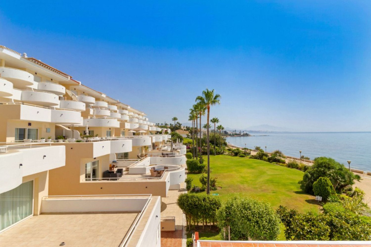 Duplex sale in Carretera Nacional N-340, Estepona photo 4