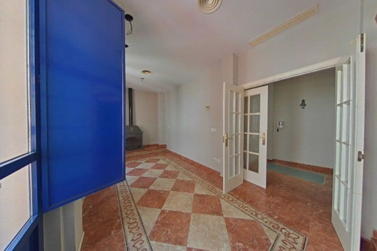 Продажа отдельного шале в  Calle Goyeneta, Севилья photo 2