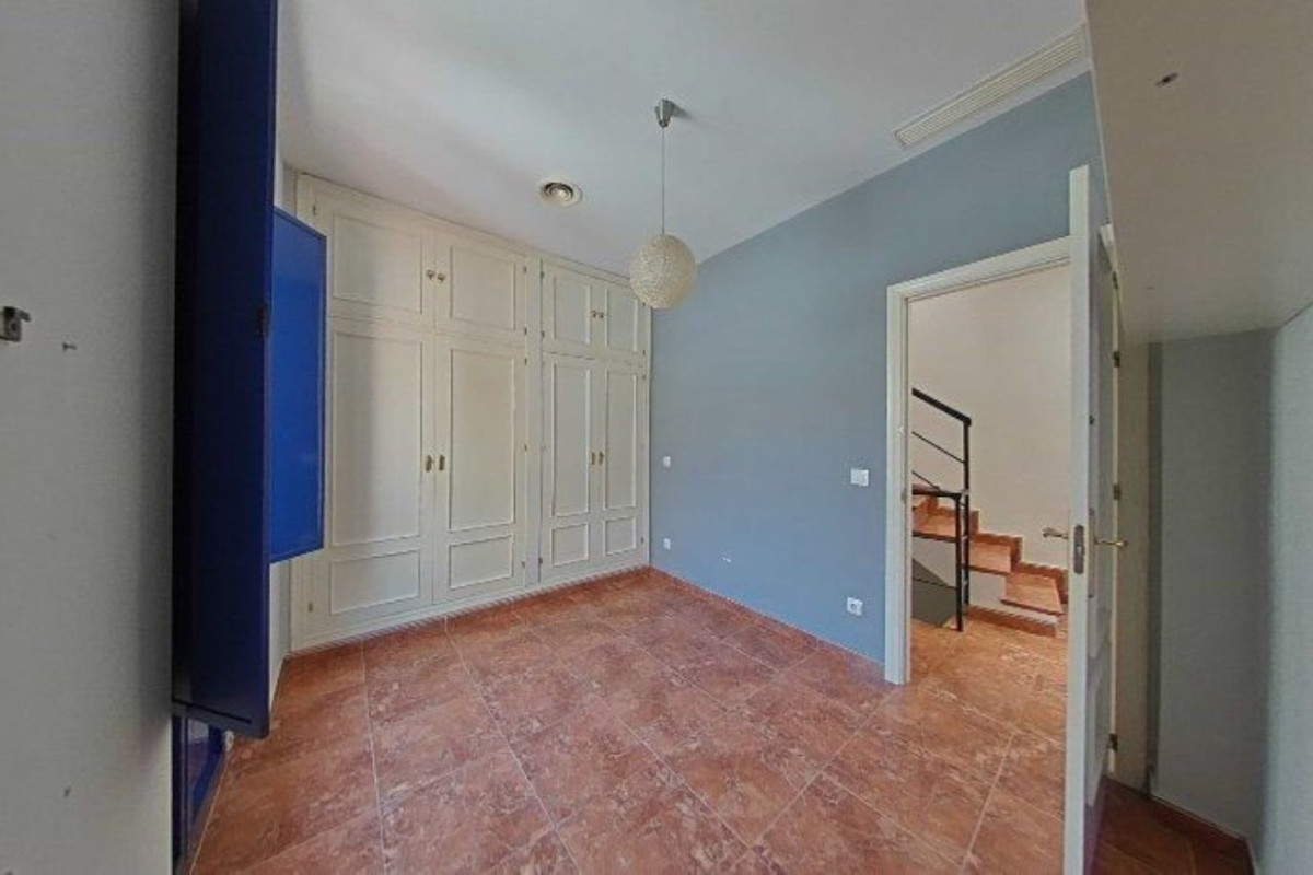 Продажа отдельного шале в  Calle Goyeneta, Севилья photo 4