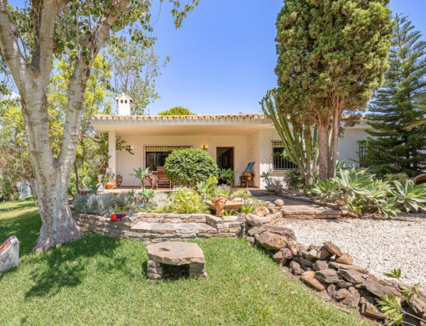 Chalet independiente en venta en Ronda Urb el Faro, Mijas thumbnail 1