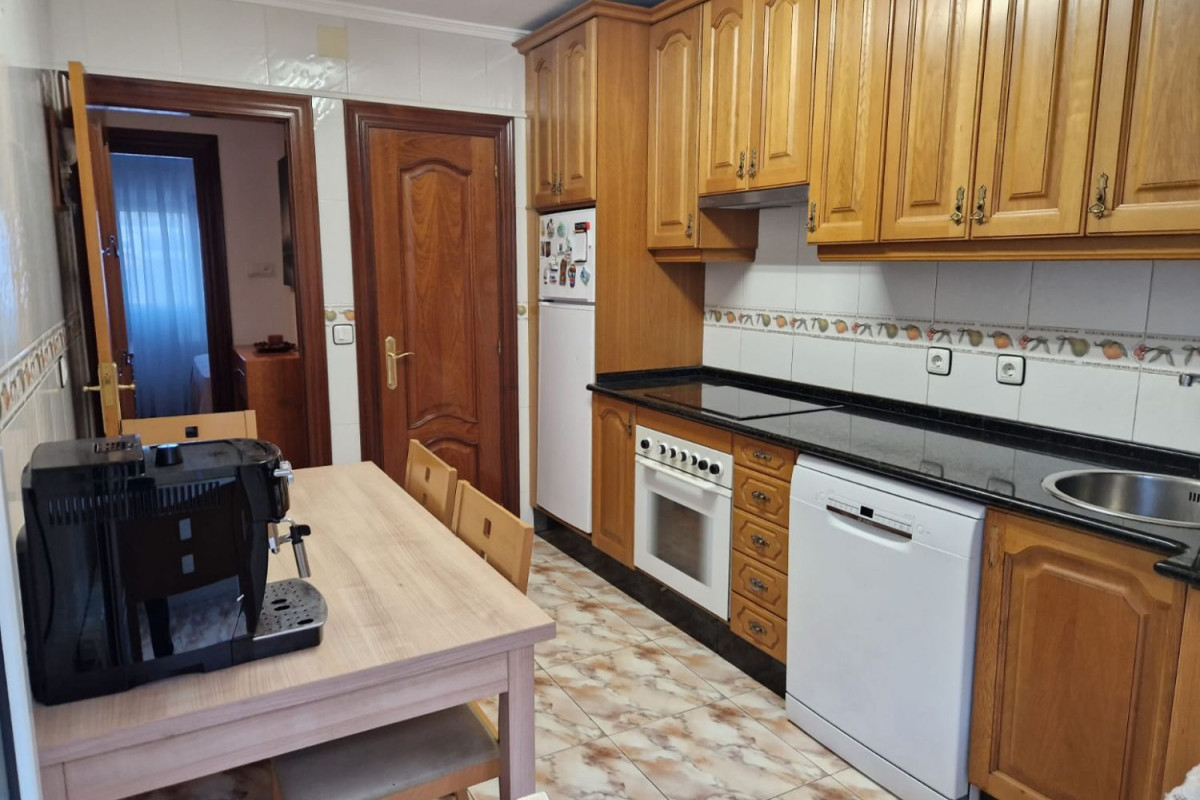 Sale of apartment in Calle Hernan Cortes, Castrillon
photo 2