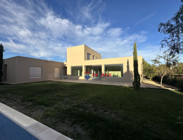 Chalet independiente en venta en , Peralada photo 1