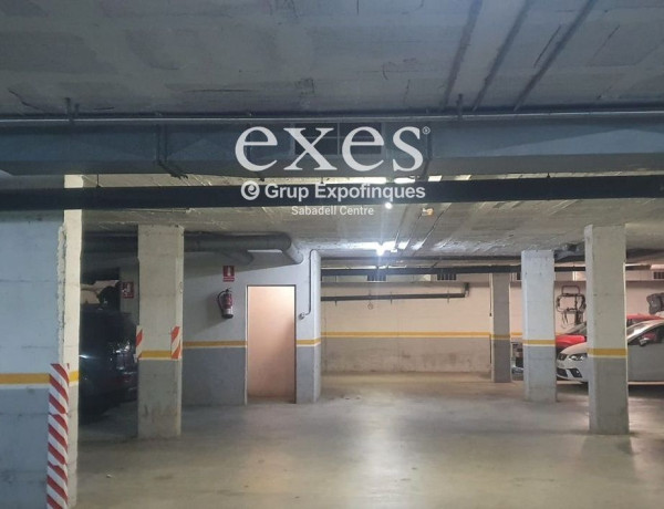 Garaje en venta en Centre , Castellar del Vallès photo 1