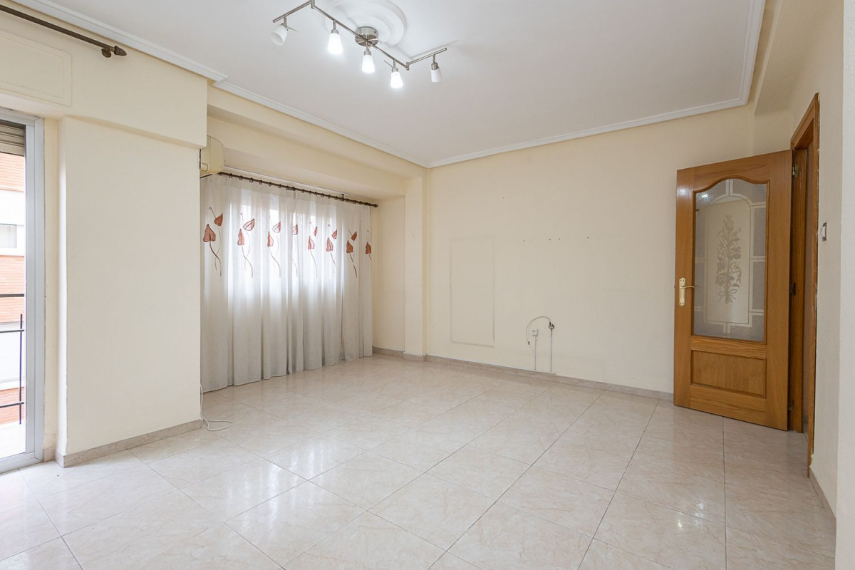 Piso en venta en calle de l'Est, Алаквас
photo 2