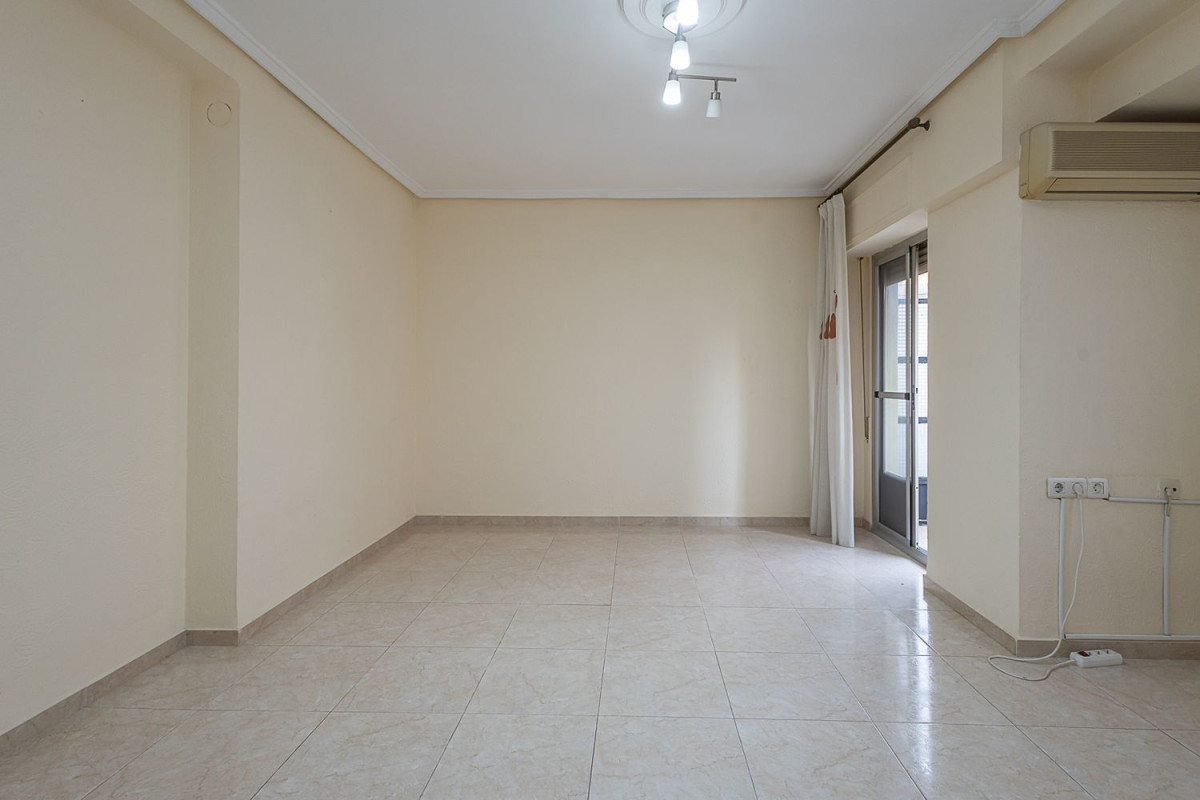 Piso en venta en calle de l'Est, Алаквас
photo 4