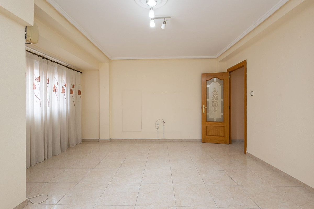 Piso en venta en calle de l'Est, Алаквас
photo 5