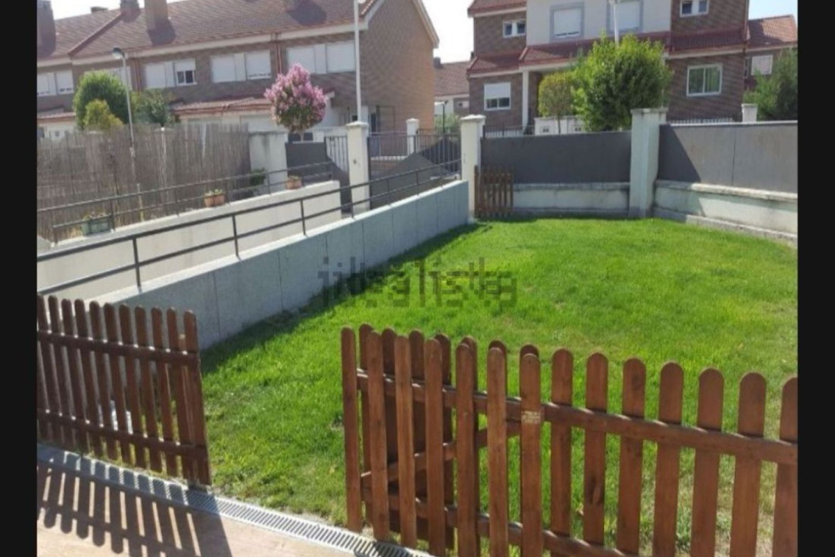 Venta de chalet adosado en , Boecillo photo 2