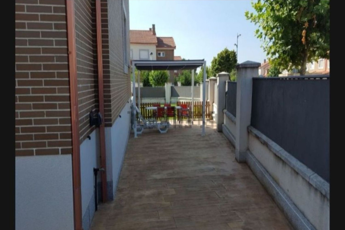 Venta de chalet adosado en , Boecillo photo 3