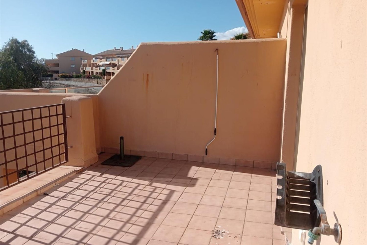 Sprzedaż poddasza w Carril de la Resinera, Estepona photo 1