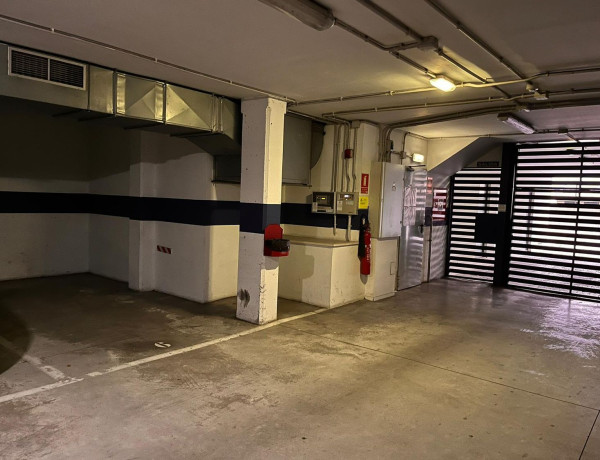 Garaje en venta en Calle Julio Álvarez Mendo, 9 , Oviedo thumbnail 1