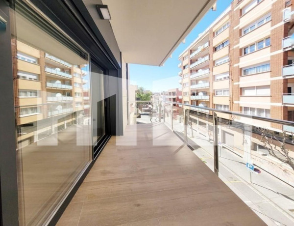 Bajo en venta en  Centre , Badalona photo 4