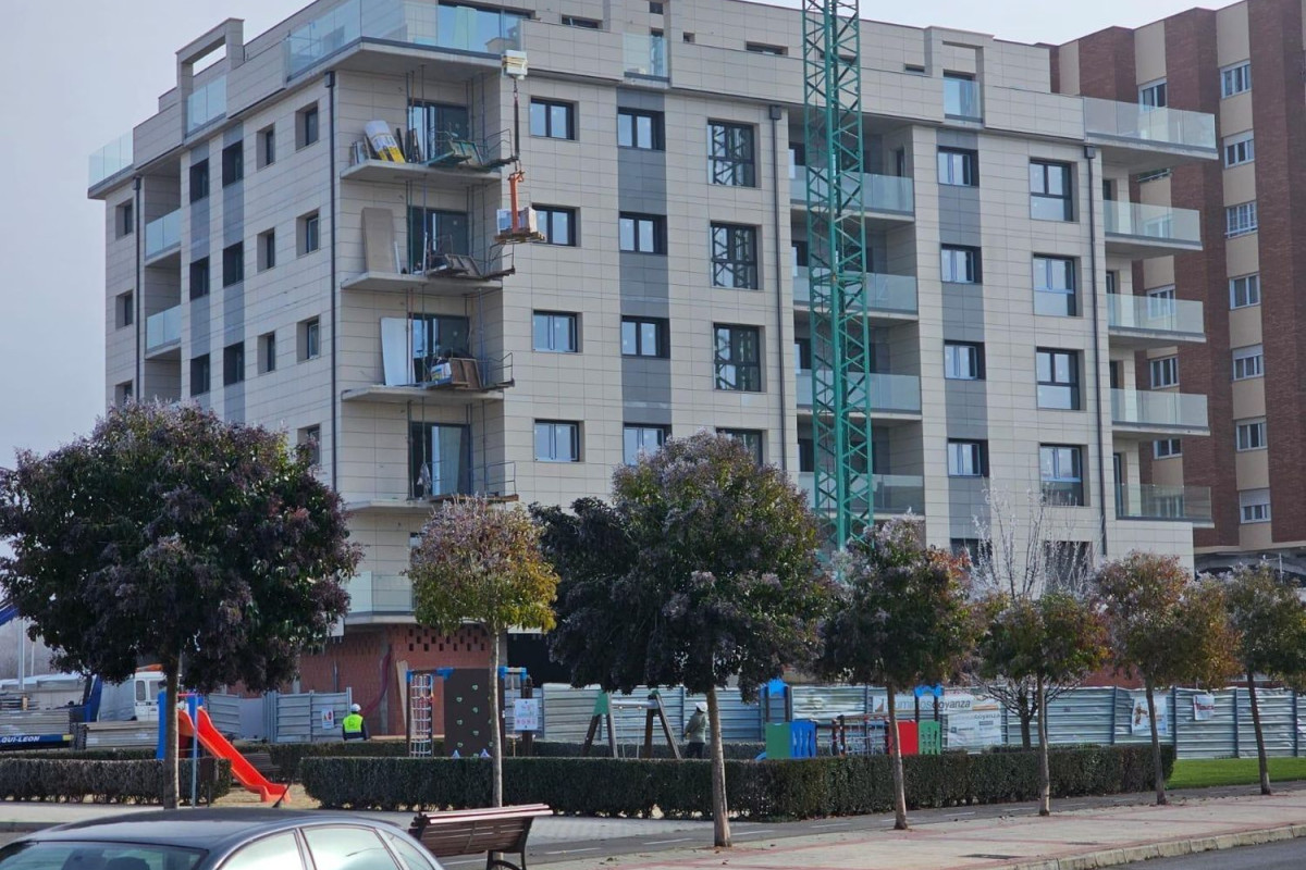Продажа квартиры на Calle José María Suárez González s/n, Леон
photo 2