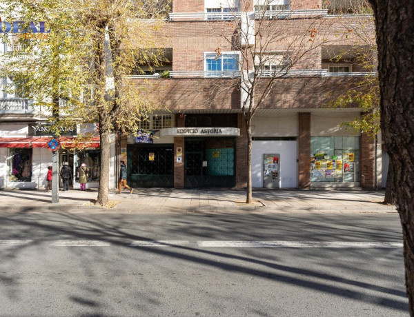 Garaje en venta en Avenida de la Constitución , Granada thumbnail 1