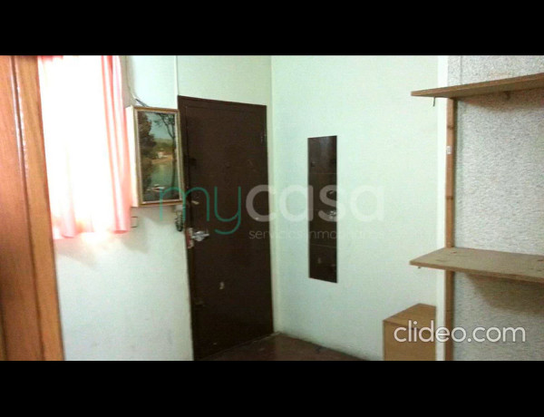 Piso en venta en  Calle de Baldomer Solà, Badalona photo 1