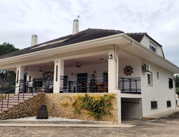 Chalet independiente en venta en  Calle de Tramuntana, 100, Ontinyent photo 1