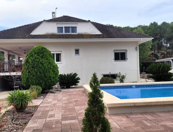 Chalet independiente en venta en  Calle de Tramuntana, 100, Ontinyent photo 2