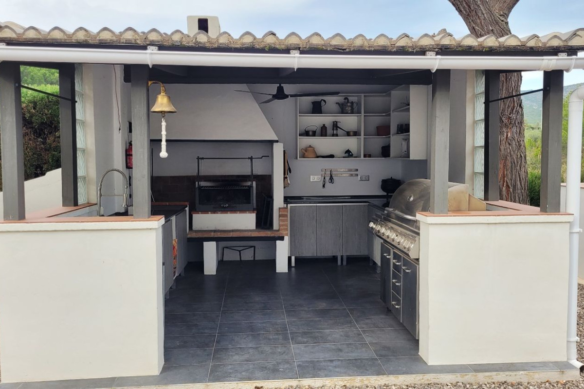 Sprzedaż niezależnego domku jednorodzinnego w Calle de Tramuntana, 100, Ontinyent photo 3