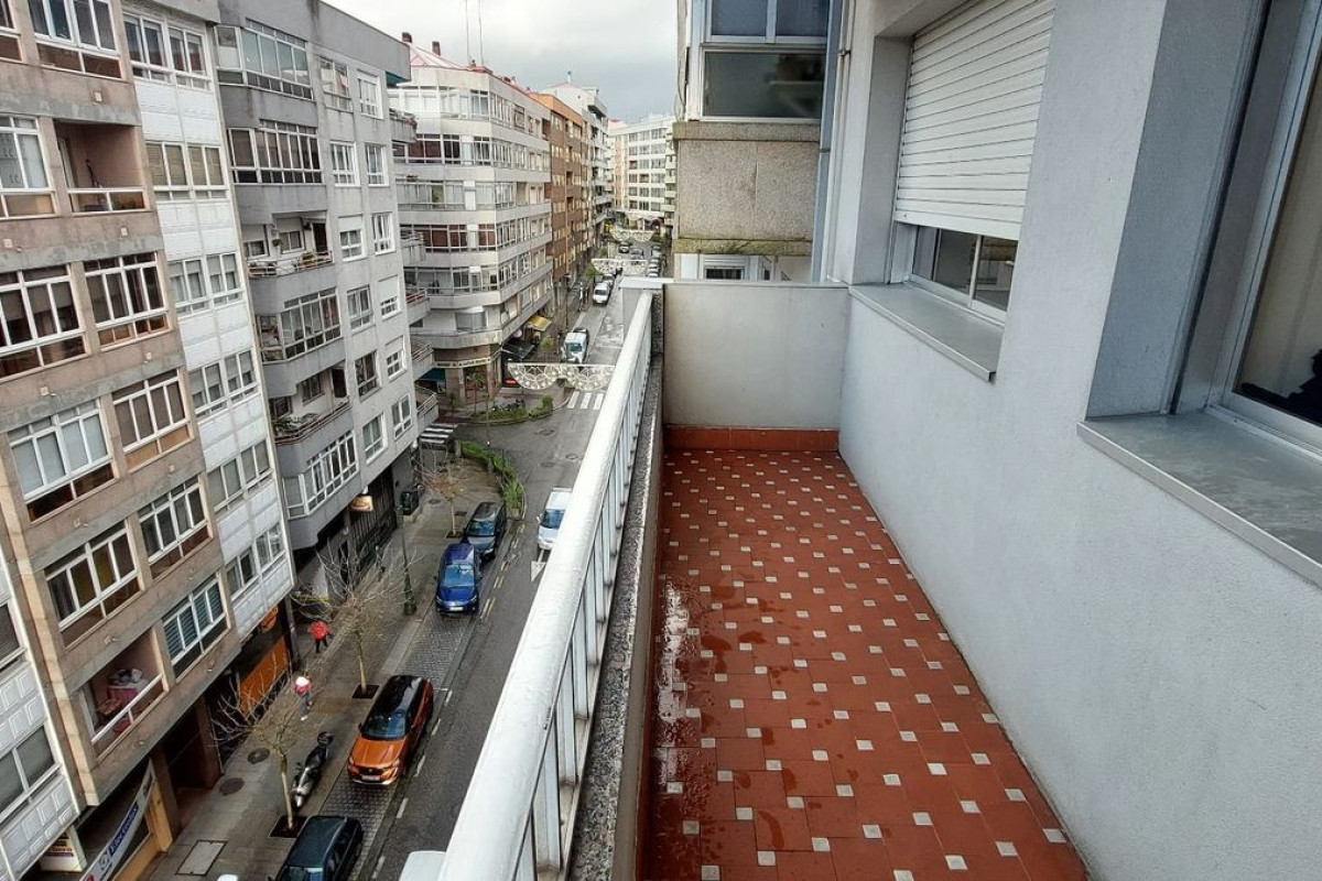 Sale of apartment in Calle de Barcelona, Vigo
photo 1