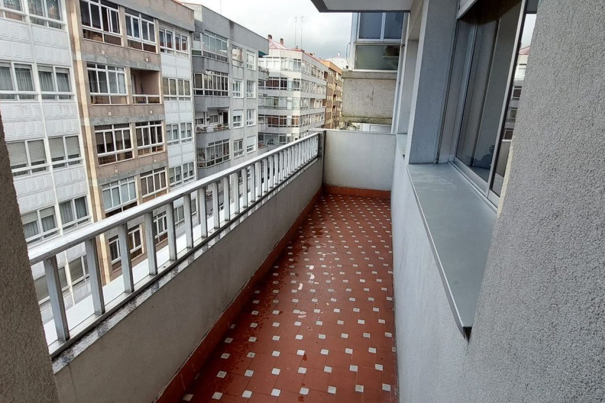 Sale of apartment in Calle de Barcelona, Vigo
photo 3