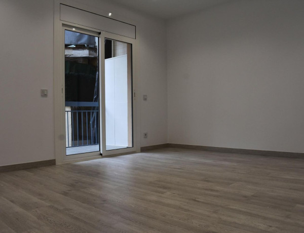 Piso en venta en  Calle de l'Església, 96, Castelldefels photo 1