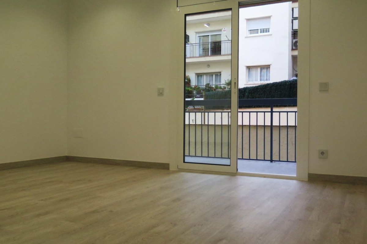 Sprzedaż mieszkania w Calle de l'Església, 96, Castelldefels
 photo 2