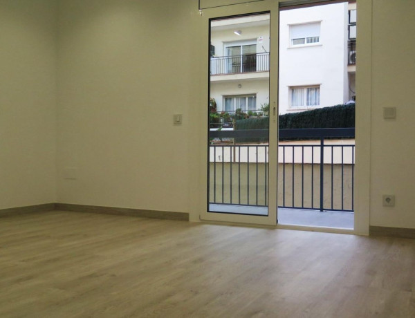 Piso en venta en  Calle de l'Església, 96, Castelldefels photo 2