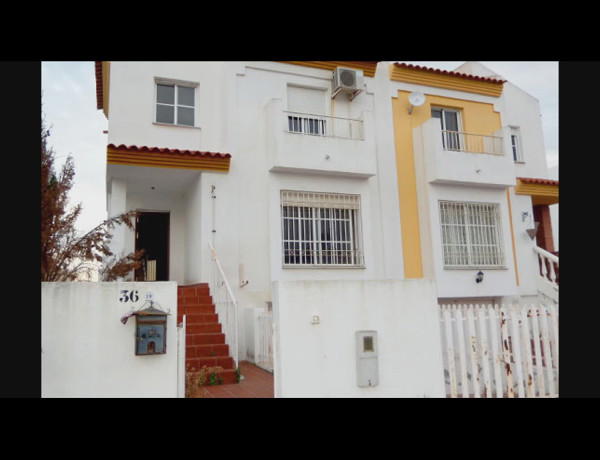 Таунхаус на продажу в Calle Kiwi s/n , Vélez-Malaga photo 1