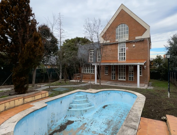 Chalet independiente en venta en  Zona norte , Pozuelo de Alarcón photo 1