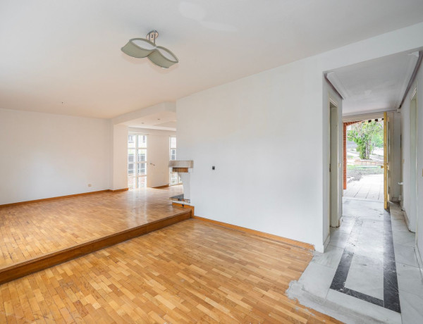 Chalet independiente en venta en  Zona norte , Pozuelo de Alarcón photo 3