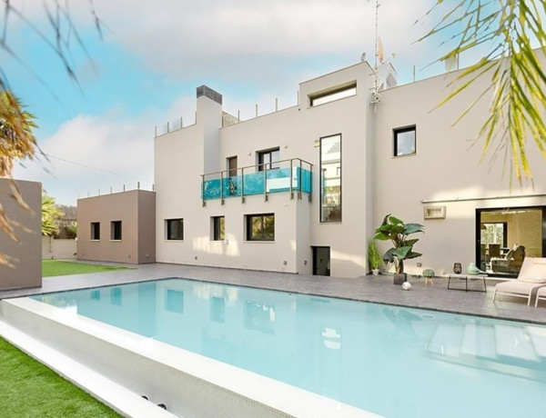 Chalet independiente en venta en Calle Mas d'en Lliri, Sitges photo 1