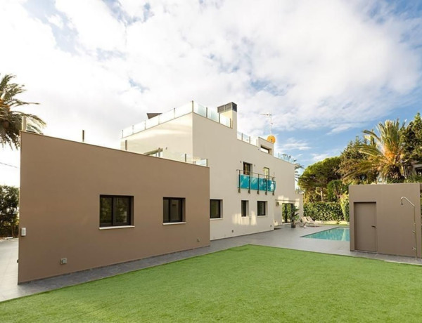 Chalet independiente en venta en Calle Mas d'en Lliri, Sitges thumbnail 1