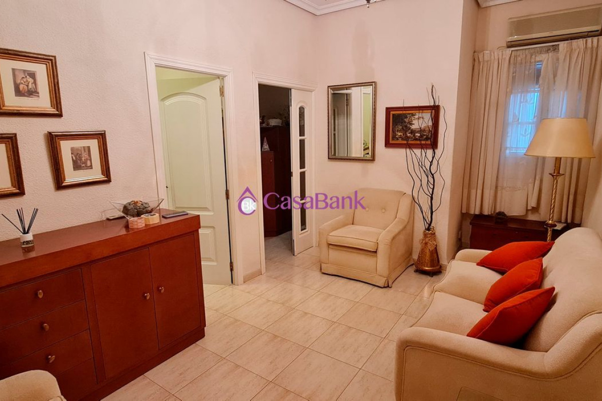 Venta de piso en Urb. CIUDAD JARDIN, Distrito Ciudad Jardín
photo 1