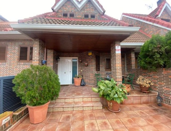 Semi-detached house for sale in  Plaza Córcega , Illescas photo 1