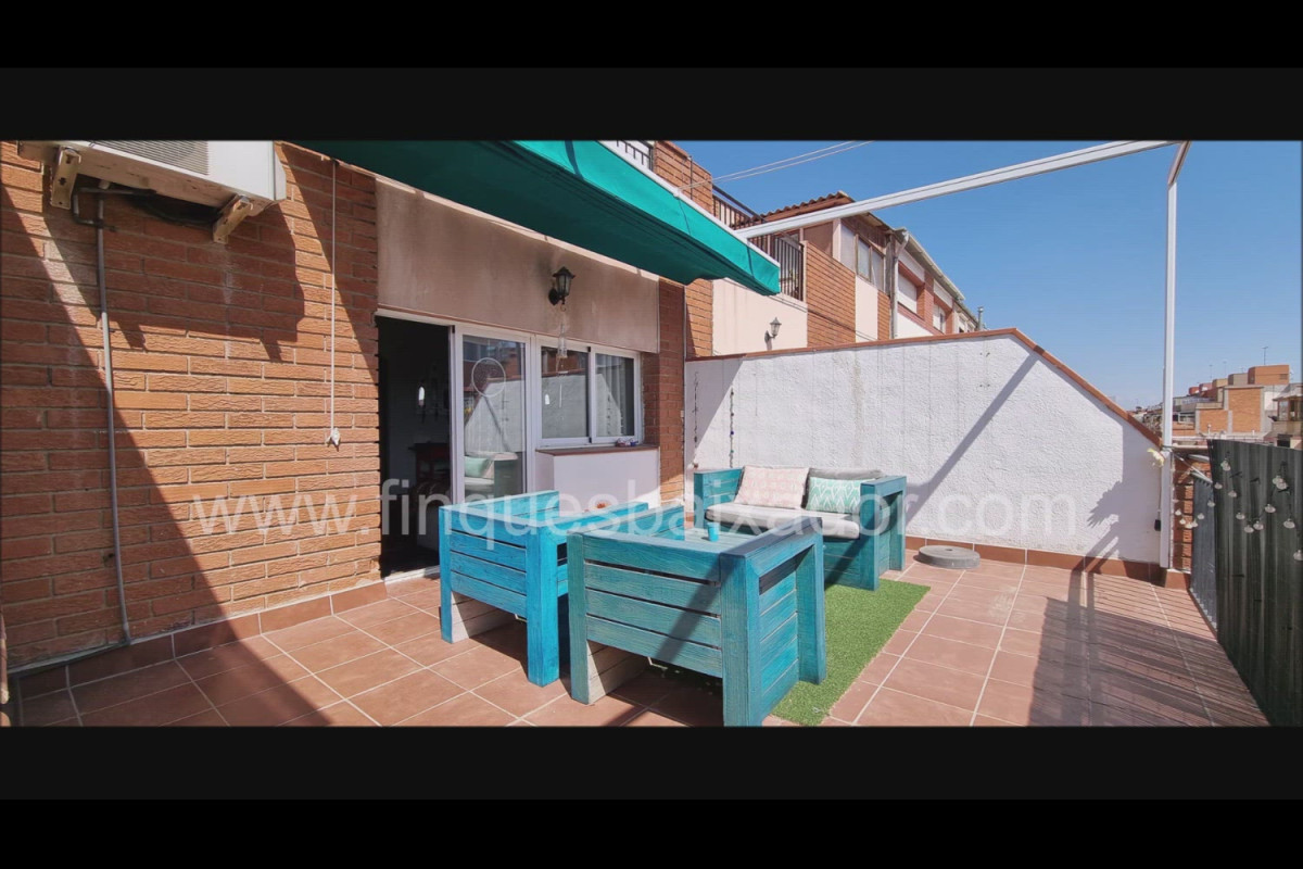 Venta de duplex en Calle Narcis Monturiol, Castelldefels photo 2