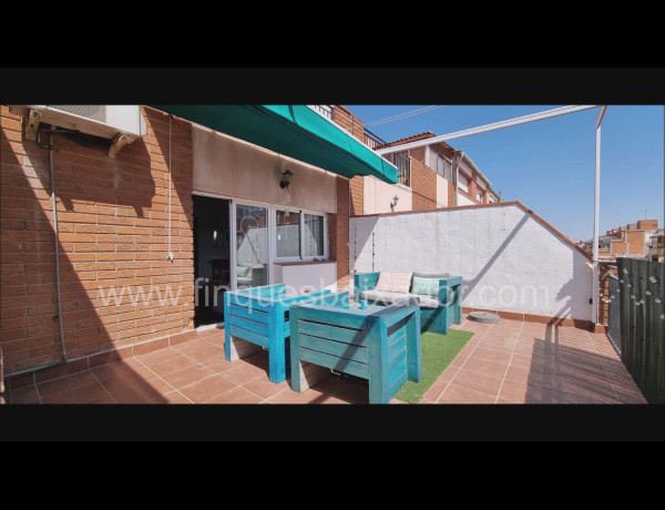 Duplex en venta en Calle Narcis Monturiol, Castelldefels photo 2