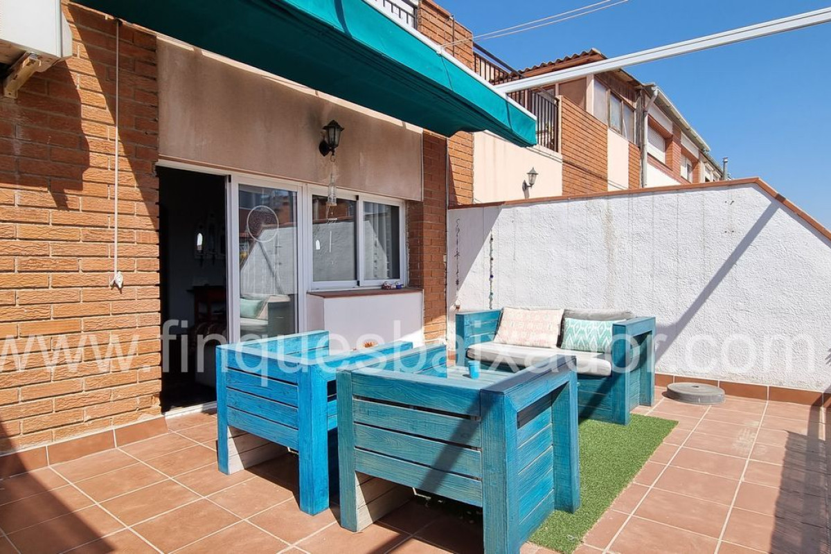 Venta de duplex en Calle Narcis Monturiol, Castelldefels photo 3