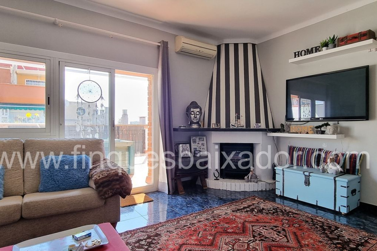 Venta de duplex en Calle Narcis Monturiol, Castelldefels photo 4
