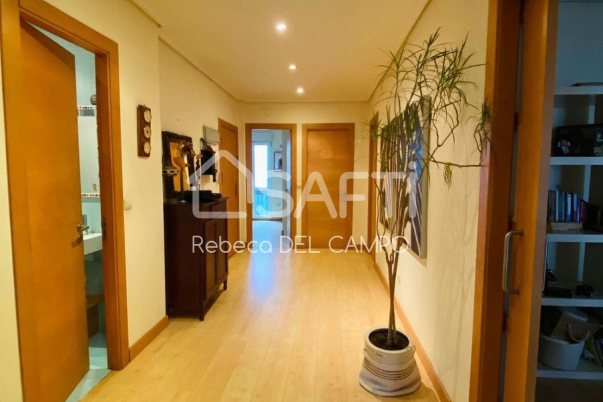 Venta de piso en Puerto Chico, Santander
photo 1