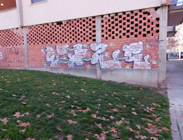 Local en venta en calle Alfonso Eanes photo 1