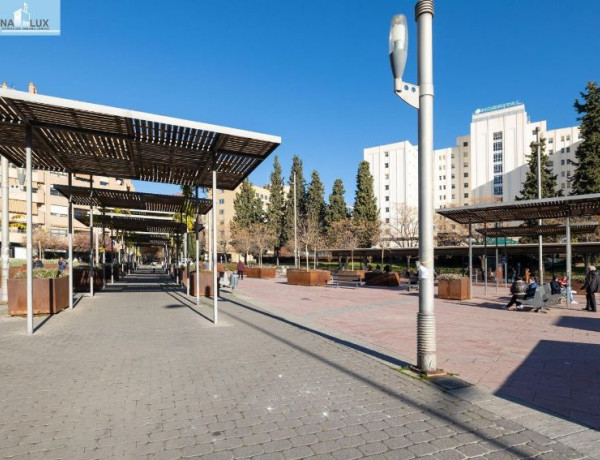 Garaje en venta en Avenida de la Constitución , Granada photo 1
