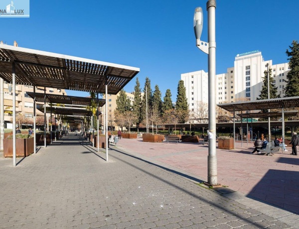 Garaje en venta en Avenida de la Constitución , Granada thumbnail 1