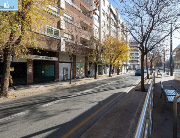 Garaje en venta en Avenida de la Constitución , Granada thumbnail 2