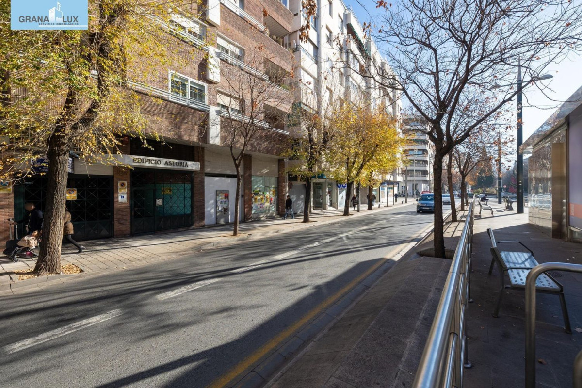 Venta de garaje en  Avenida de la Constitución , Granada photo 2