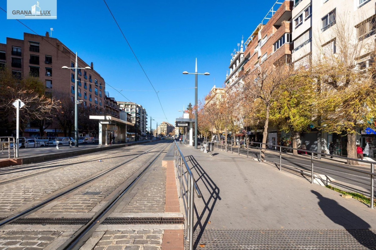 Venta de garaje en  Avenida de la Constitución , Granada photo 4