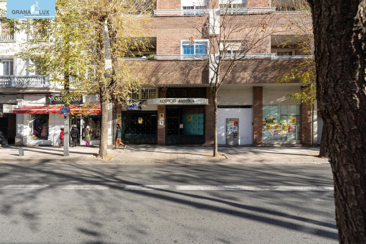 Venta de garaje en  Avenida de la Constitución , Granada photo 5